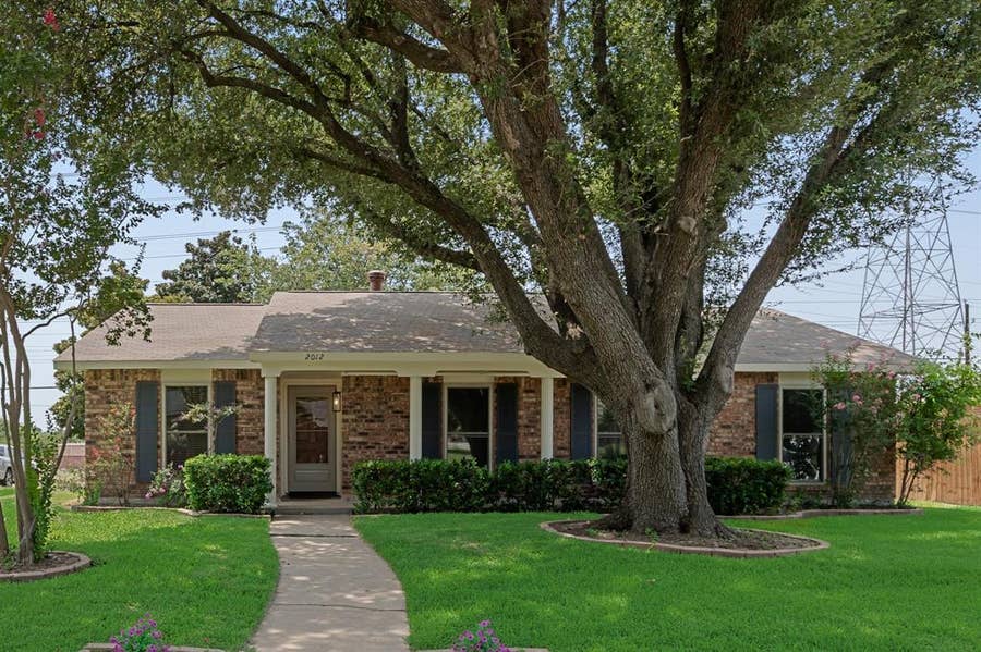 Property photo for 2012 Apple Valley Road, Plano, TX