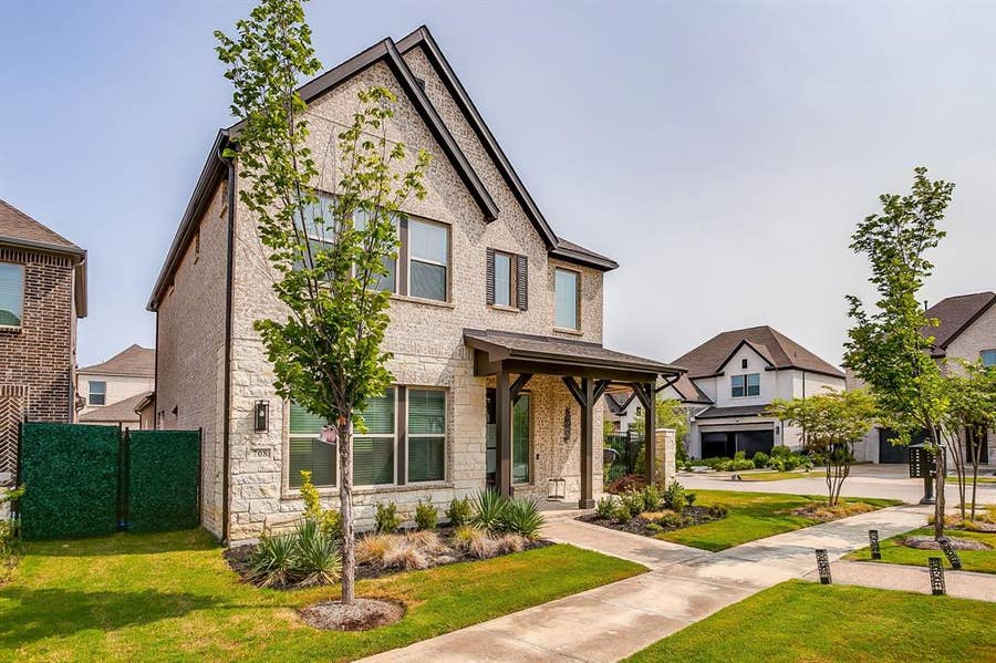 Property photo for 708 Pheasant Run Street, Arlington, TX