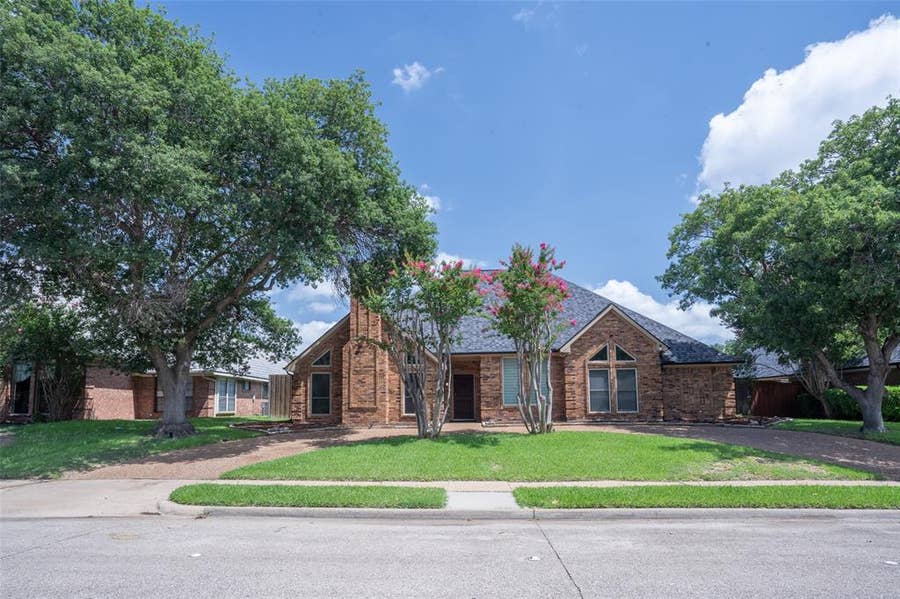 Property photo for 3905 Cross Bend Road, Plano, TX