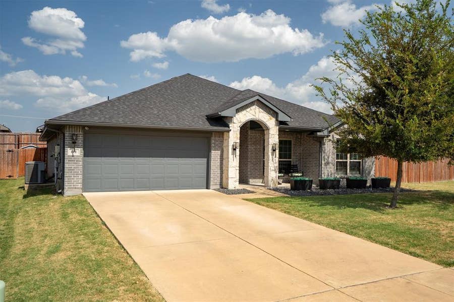 Property photo for 111 Columbia Street, Farmersville, TX
