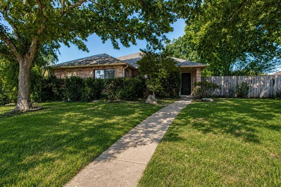 Property photo for 309 Sandlewood Lane, Cedar Hill, TX