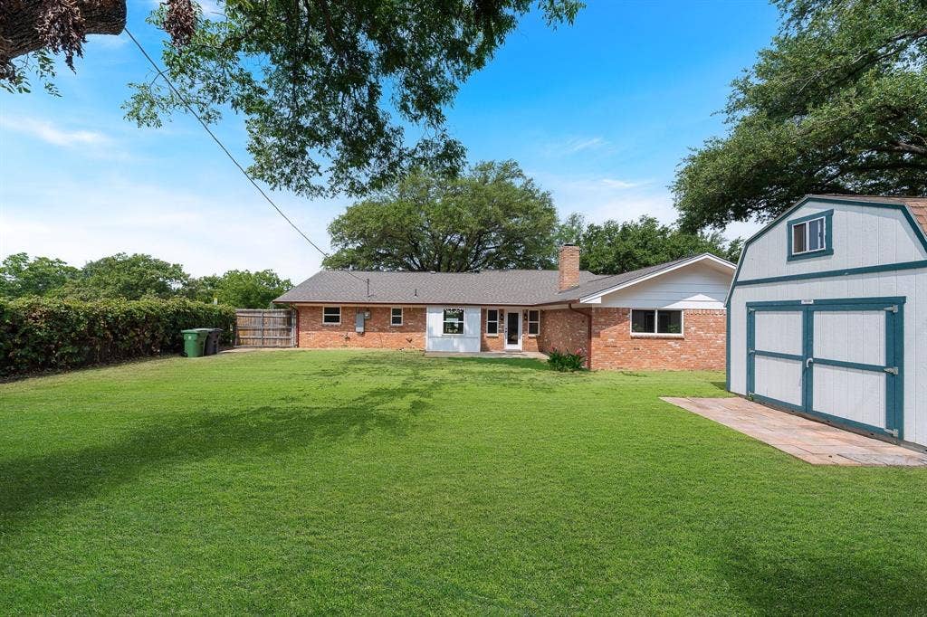 1815 Lakemont Drive, Arlington, TX 76013 1815 Lakemont Drive, Arlington, TX 76013