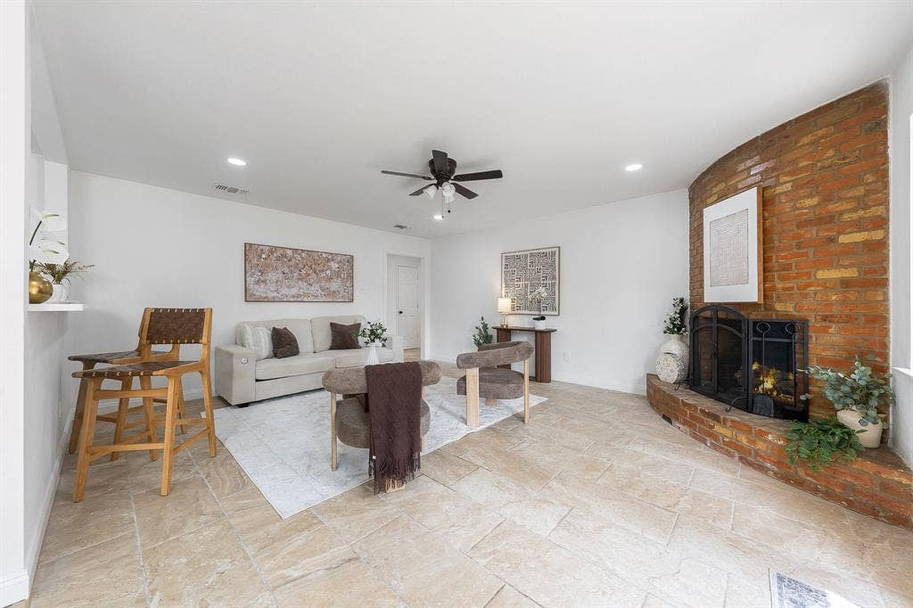 1815 Lakemont Drive, Arlington, TX 76013 1815 Lakemont Drive, Arlington, TX 76013