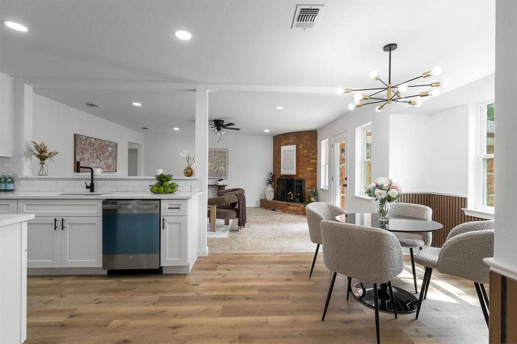 1815 Lakemont Drive, Arlington, TX 76013 1815 Lakemont Drive, Arlington, TX 76013