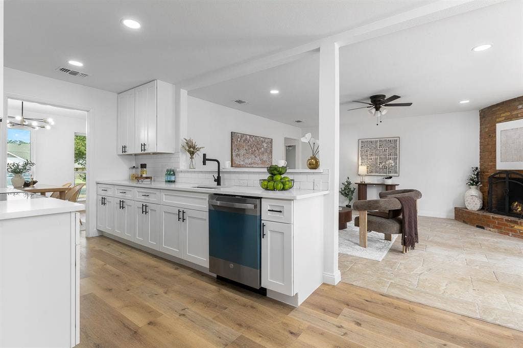 1815 Lakemont Drive, Arlington, TX 76013 1815 Lakemont Drive, Arlington, TX 76013