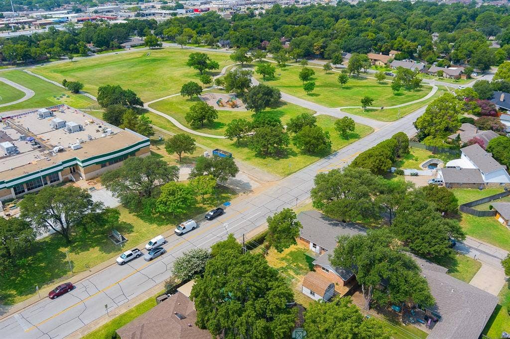 1815 Lakemont Drive, Arlington, TX 76013 1815 Lakemont Drive, Arlington, TX 76013