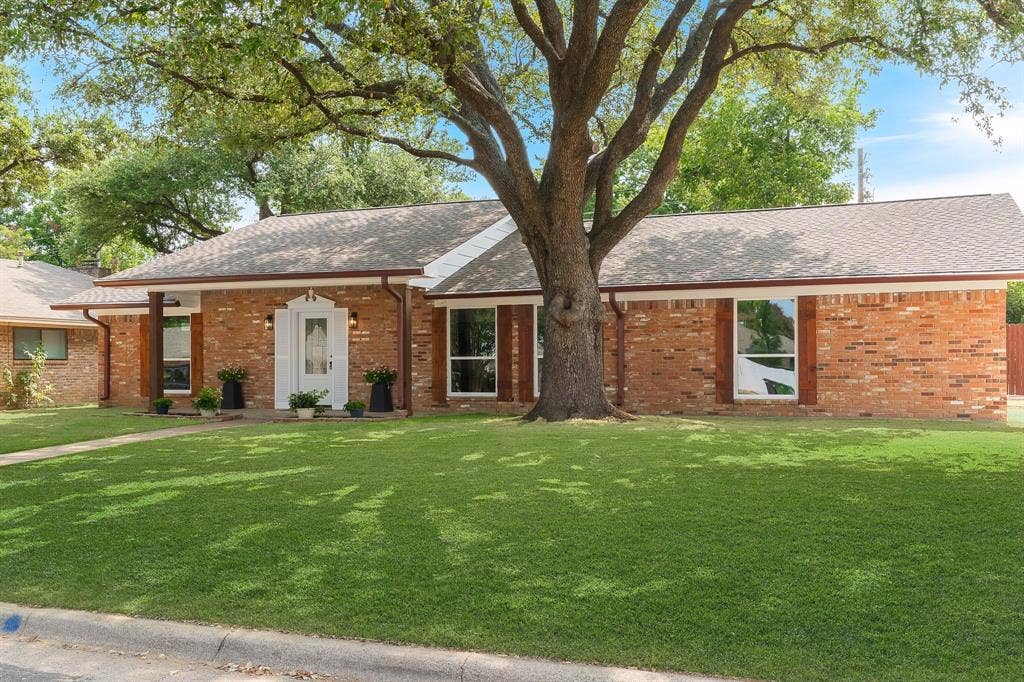 1815 Lakemont Drive, Arlington, TX 76013 1815 Lakemont Drive, Arlington, TX 76013