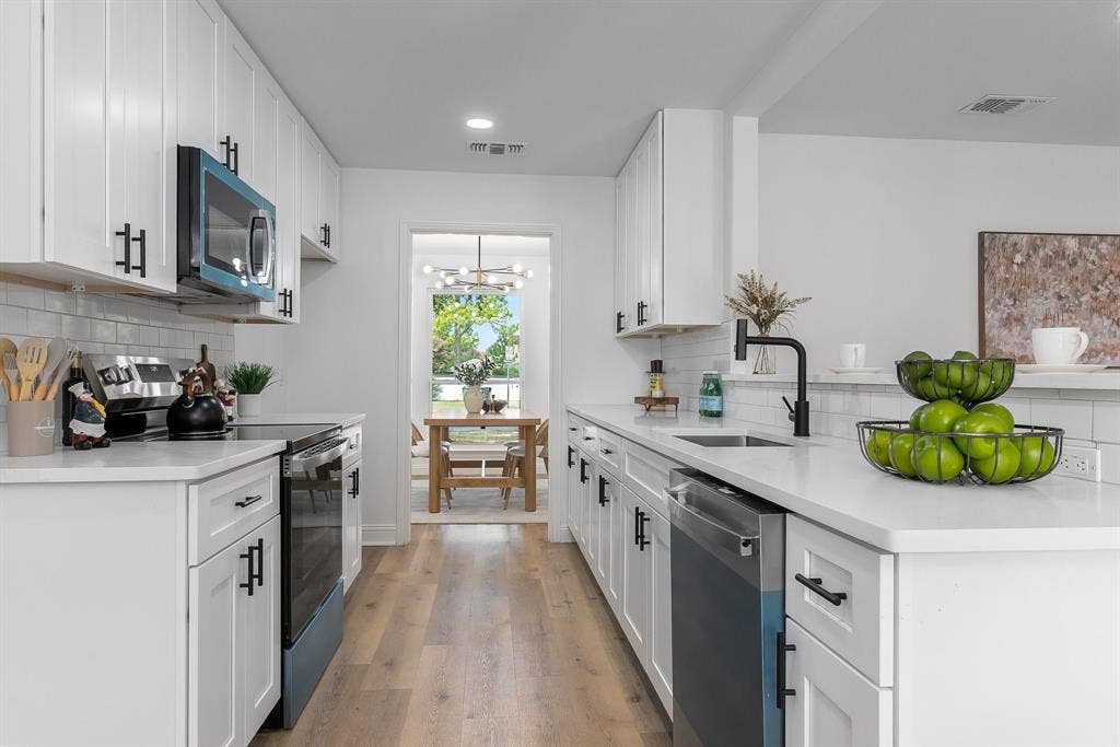 1815 Lakemont Drive, Arlington, TX 76013 1815 Lakemont Drive, Arlington, TX 76013