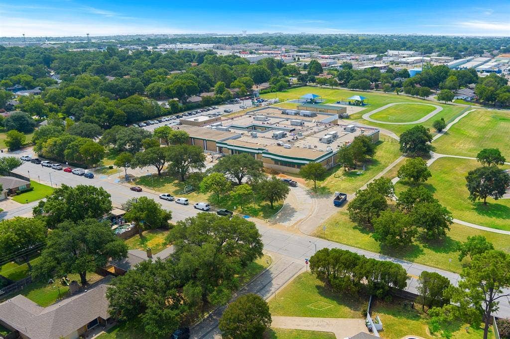 1815 Lakemont Drive, Arlington, TX 76013 1815 Lakemont Drive, Arlington, TX 76013