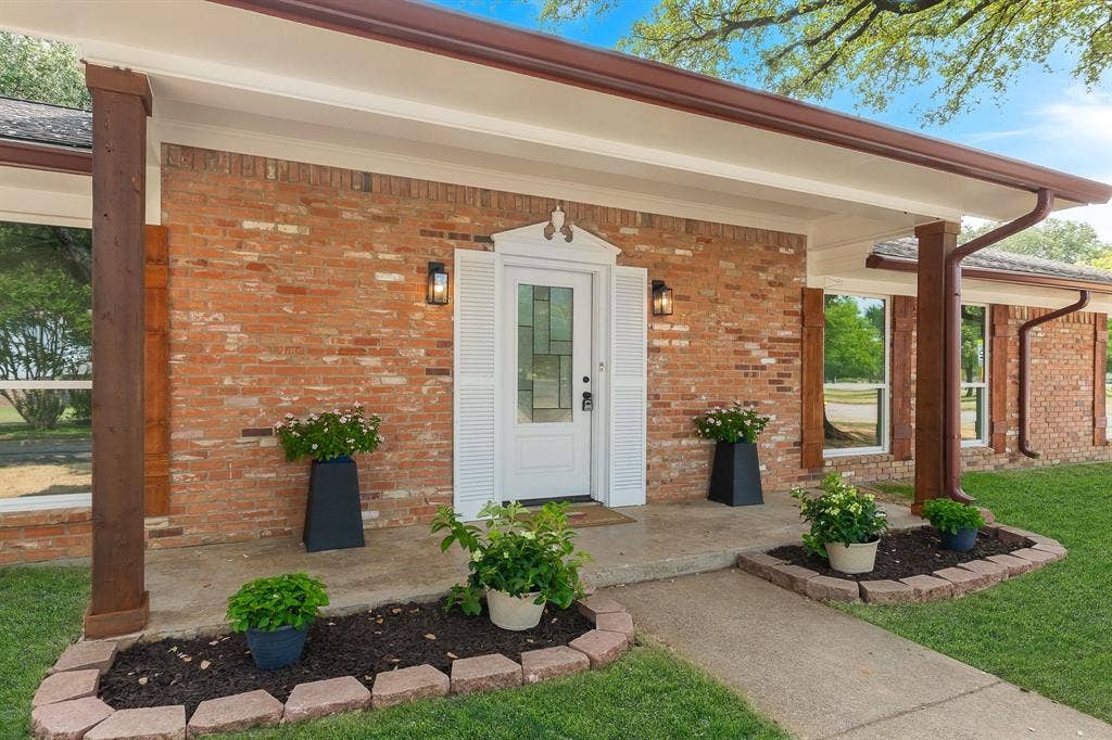 1815 Lakemont Drive, Arlington, TX 76013 1815 Lakemont Drive, Arlington, TX 76013