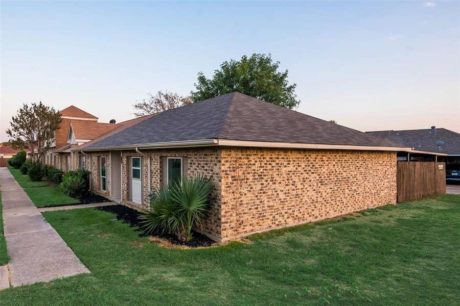 Property photo for 30 W moutain Creek W, Grand Prairie, TX