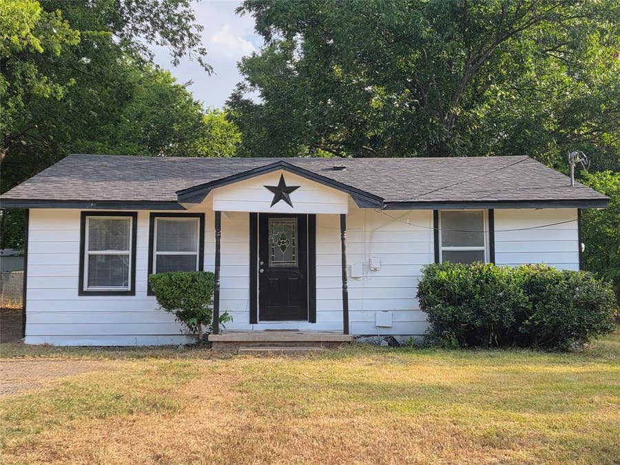 Property photo for 208 E First Street, Quinlan, TX