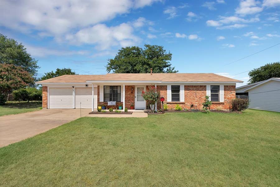 Property photo for 825 E Prairie View Road, Crowley, TX