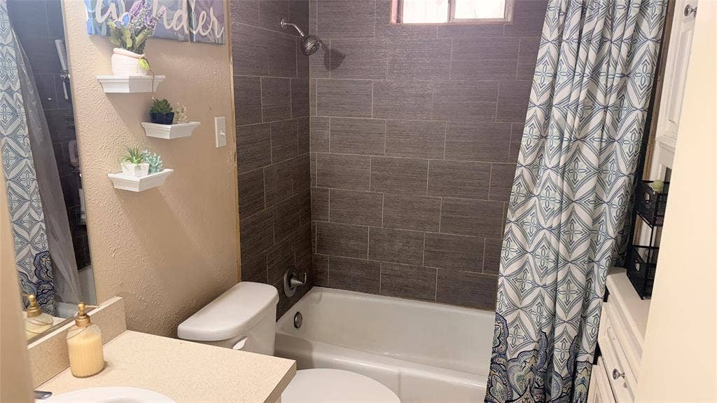 1917 Shady Glen Lane, Dallas, TX 75232 1917 Shady Glen Lane, Dallas, TX 75232