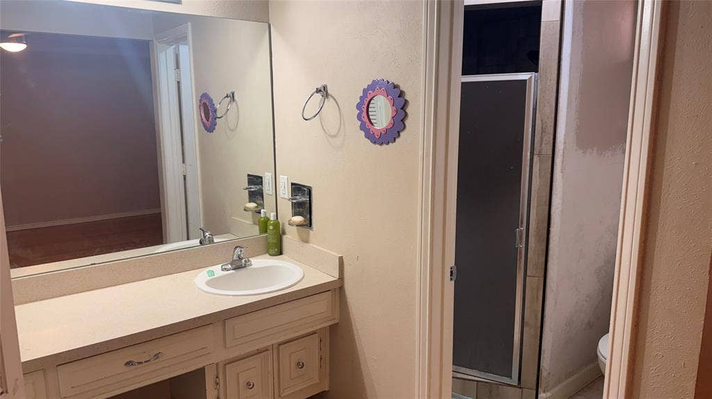 1917 Shady Glen Lane, Dallas, TX 75232 1917 Shady Glen Lane, Dallas, TX 75232