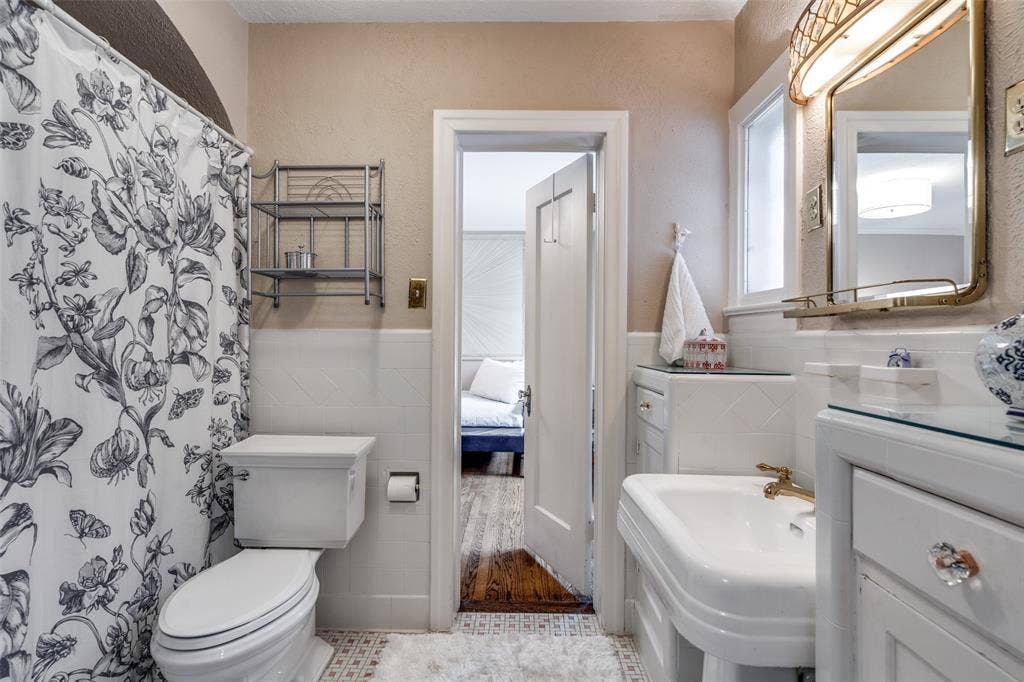 6933 Westlake Avenue, Dallas, TX 75214 6933 Westlake Avenue, Dallas, TX 75214
