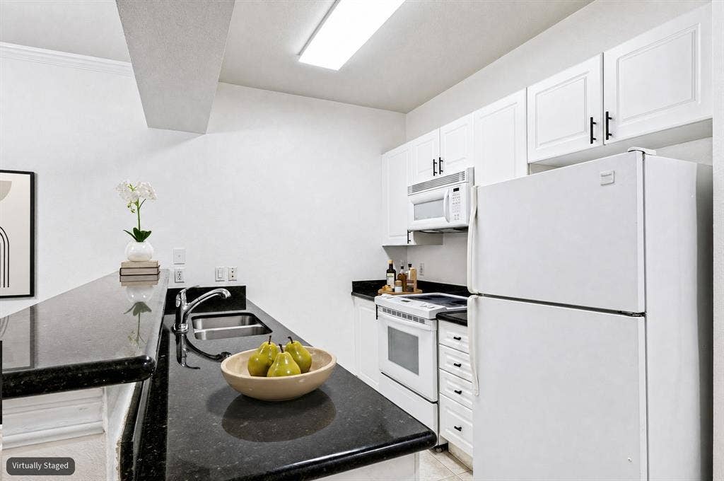 3400 Welborn Street, #318, Dallas, TX 75219 The Wyndemere - 3400 Welborn Street #318 - www.3400welborn318.com