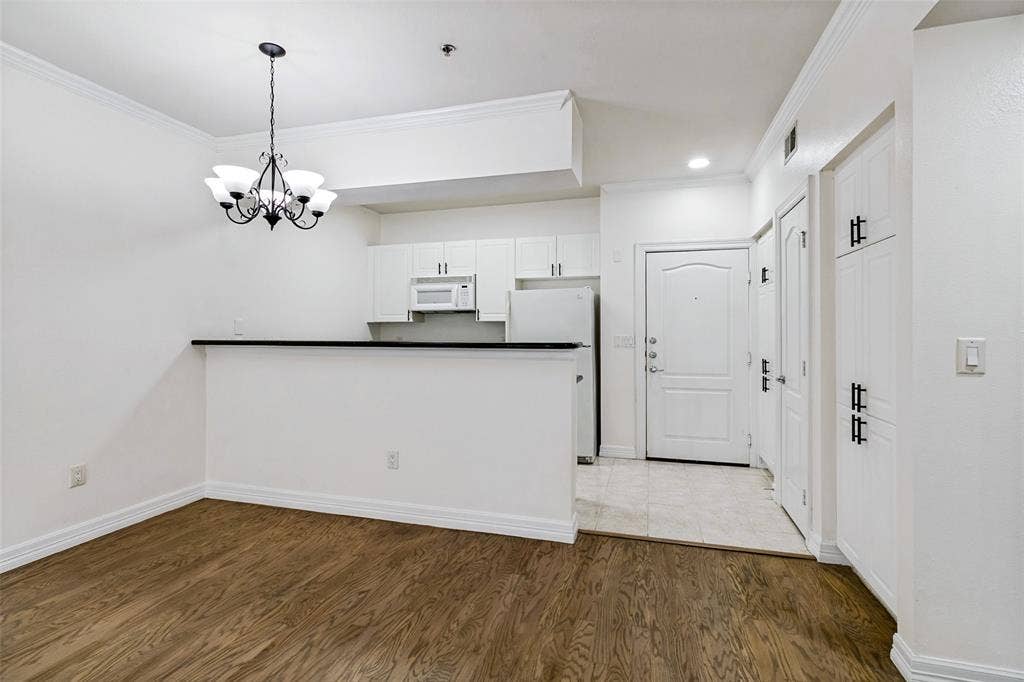 3400 Welborn Street, #318, Dallas, TX 75219 The Wyndemere - 3400 Welborn Street #318 - www.3400welborn318.com