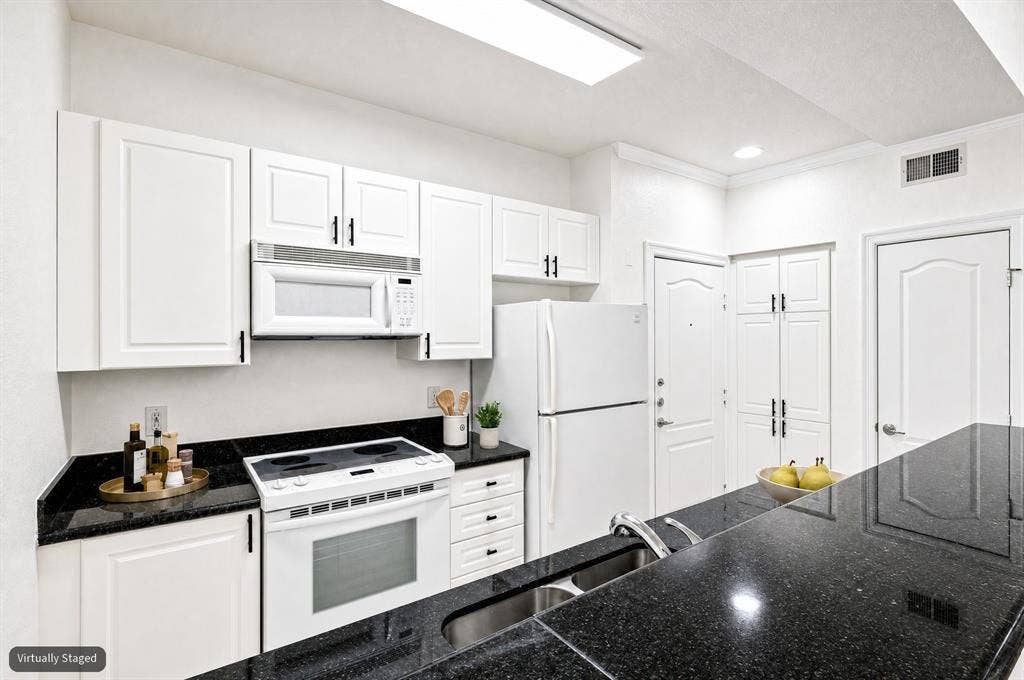 3400 Welborn Street, #318, Dallas, TX 75219 The Wyndemere - 3400 Welborn Street #318 - www.3400welborn318.com
