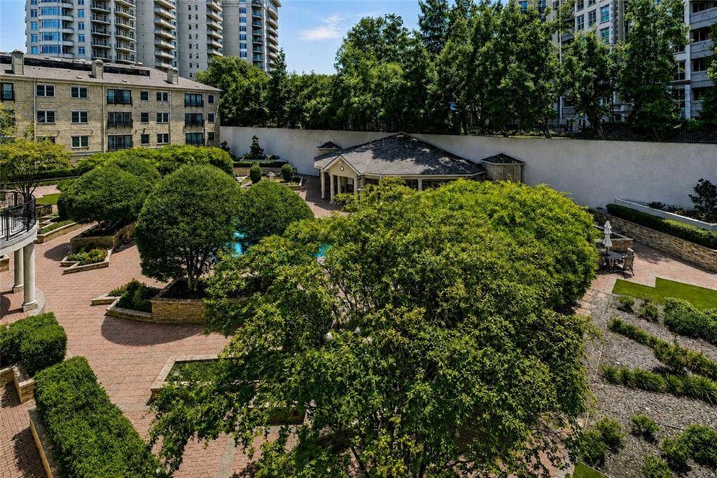 3400 Welborn Street, #318, Dallas, TX 75219 3400 Welborn #318 - View of Courtyard & Pool from Condo