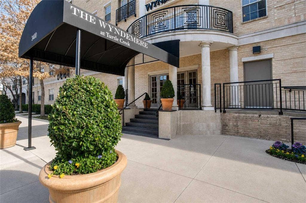 3400 Welborn Street, #318, Dallas, TX 75219 The Wyndemere - 3400 Welborn Street - www.3400welborn318.com