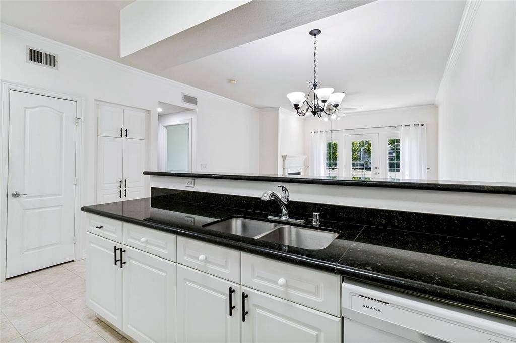 3400 Welborn Street, #318, Dallas, TX 75219 The Wyndemere - 3400 Welborn Street #318 - www.3400welborn318.com