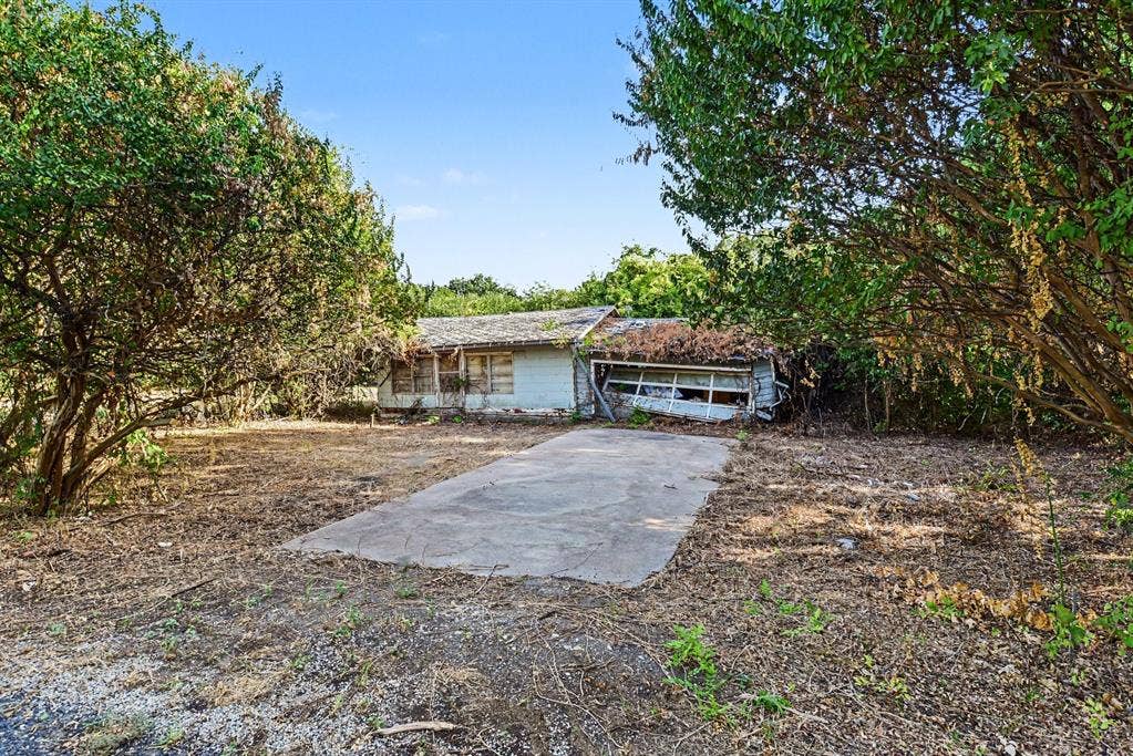 000 County Road 930, Nevada, TX 75173 Driveway to structure