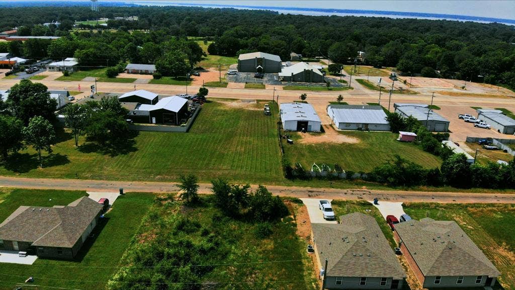 2618 W Main Street, Gun Barrel City, TX 75156 2618 W Main Street, Gun Barrel City, TX 75156