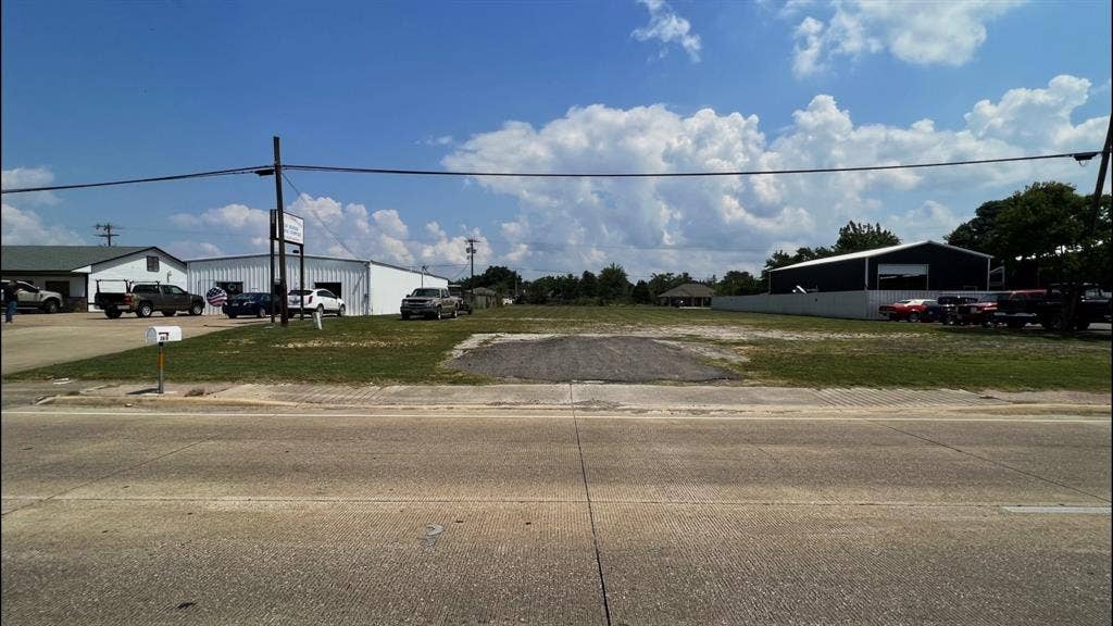 2618 W Main Street, Gun Barrel City, TX 75156 2618 W Main Street, Gun Barrel City, TX 75156
