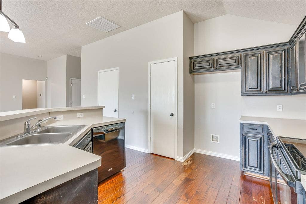 400 Bretts Way, Burleson, TX 76028 kitchen
