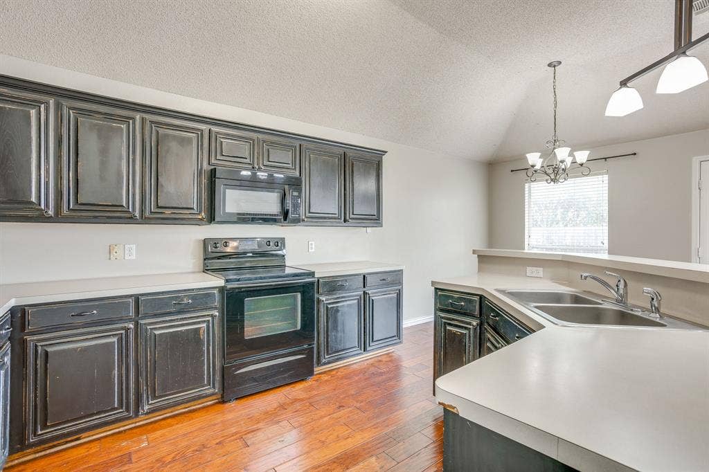 400 Bretts Way, Burleson, TX 76028 Kitchen
