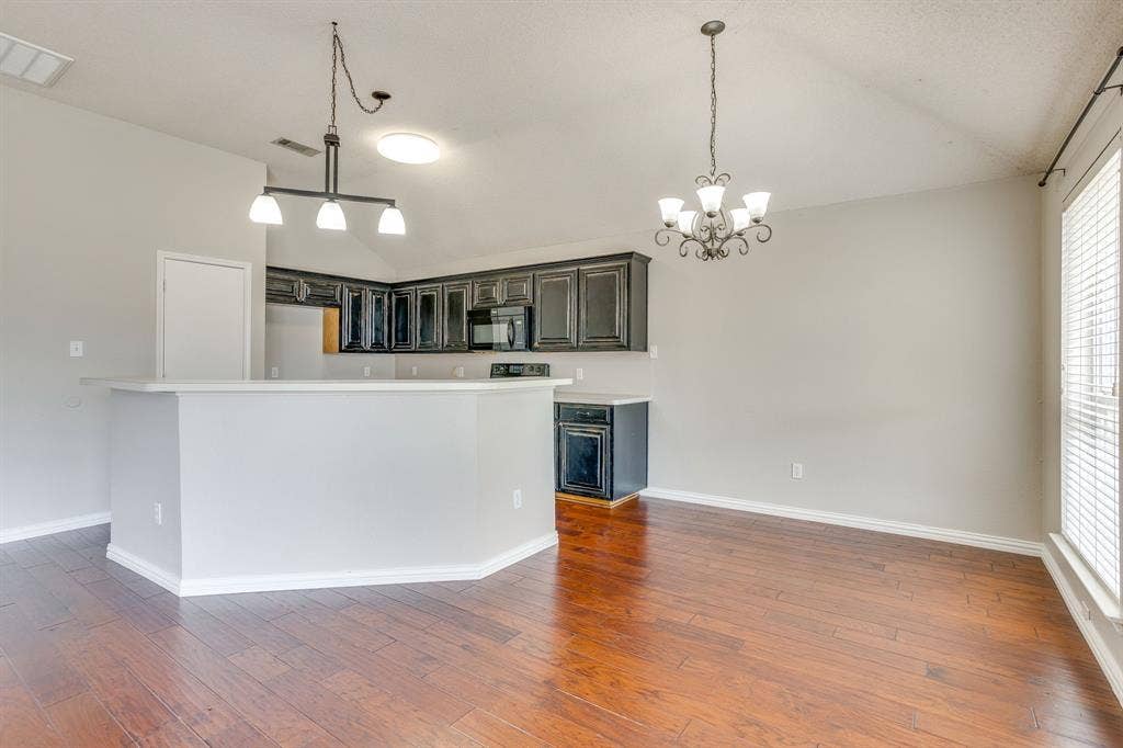 400 Bretts Way, Burleson, TX 76028 Breakfast nook