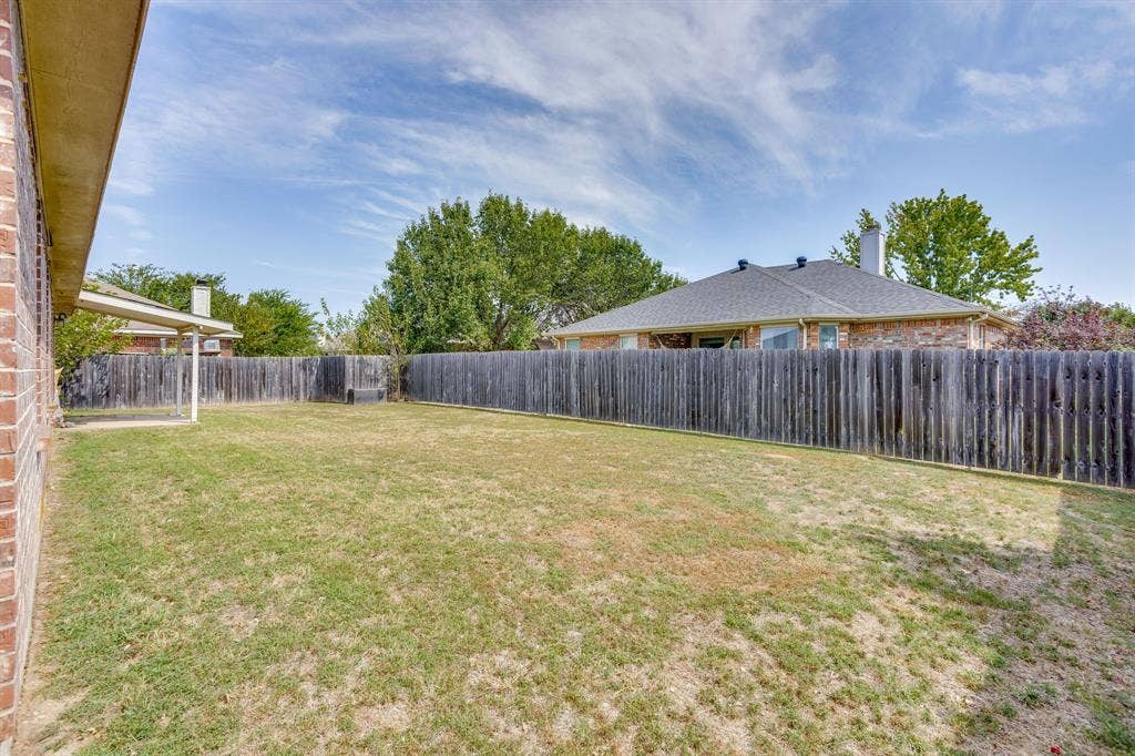 400 Bretts Way, Burleson, TX 76028 Fenced back yard