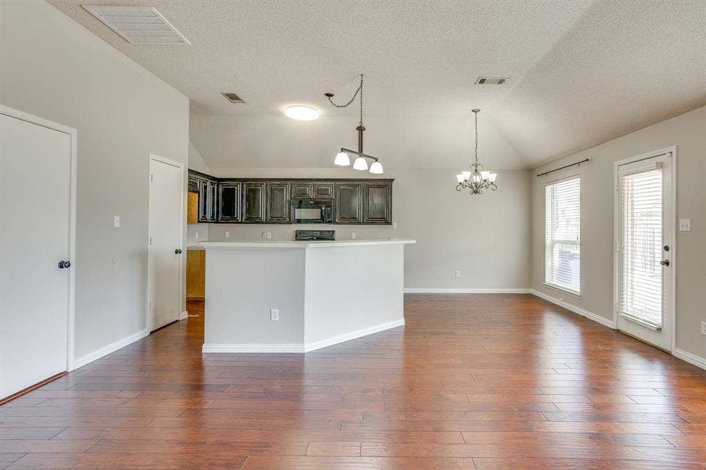 400 Bretts Way, Burleson, TX 76028 Kitchen