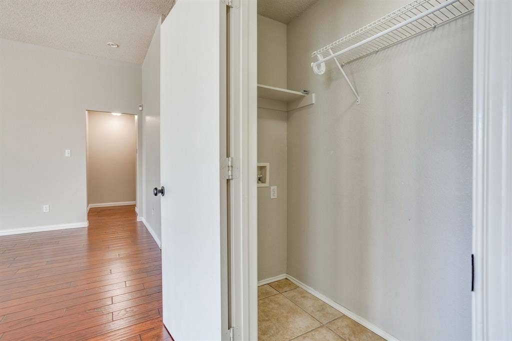 400 Bretts Way, Burleson, TX 76028 Laundry space