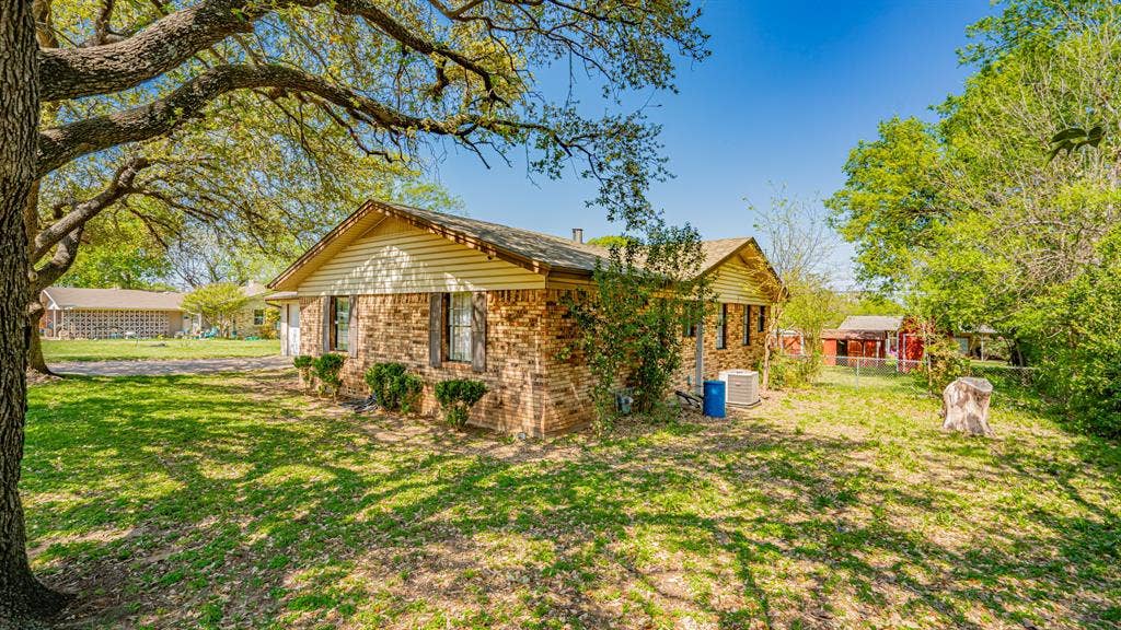 1110 Penrod Street, Granbury, TX 76048 1110 Penrod Street, Granbury, TX 76048