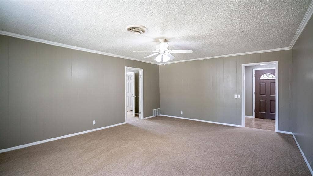 1110 Penrod Street, Granbury, TX 76048 Living room