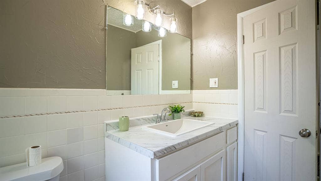 1110 Penrod Street, Granbury, TX 76048 1110 Penrod Street, Granbury, TX 76048
