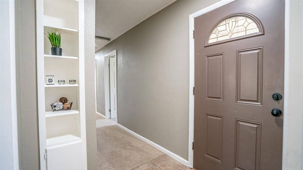 1110 Penrod Street, Granbury, TX 76048 Front door and hallway