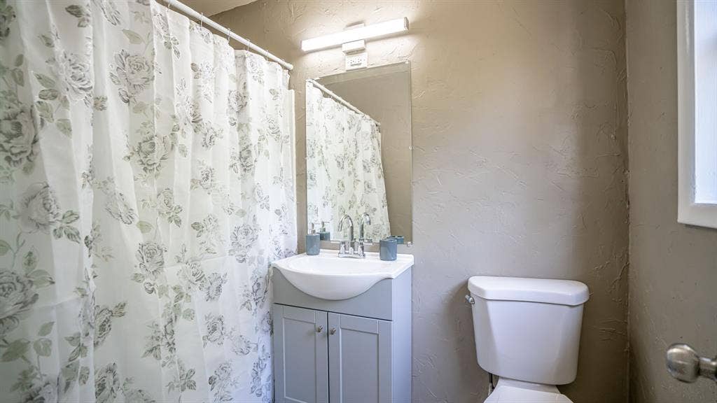 1110 Penrod Street, Granbury, TX 76048 1110 Penrod Street, Granbury, TX 76048