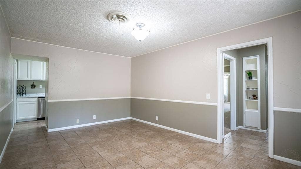 1110 Penrod Street, Granbury, TX 76048 Dining room