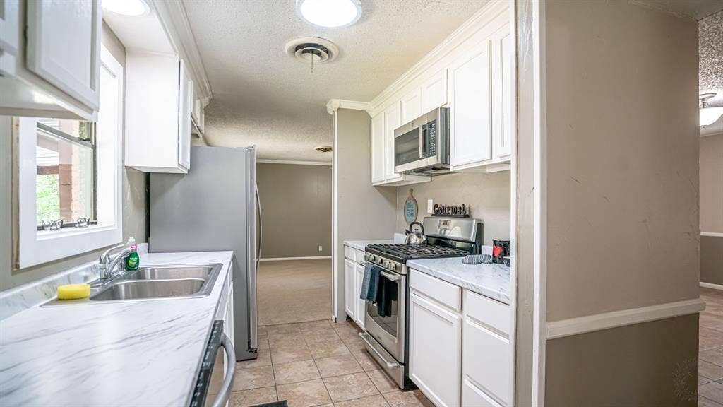 1110 Penrod Street, Granbury, TX 76048 1110 Penrod Street, Granbury, TX 76048