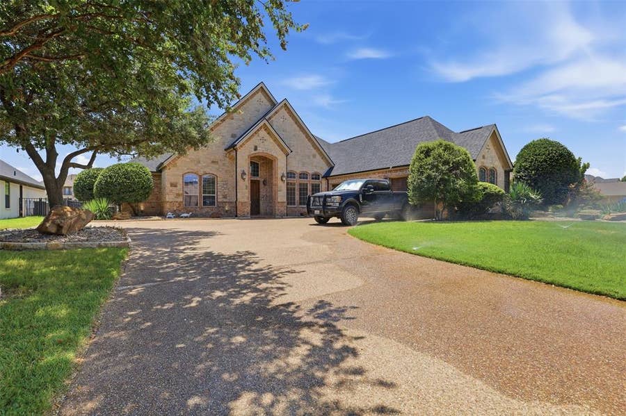 Property photo for 2606 Waters Edge Drive, Granbury, TX