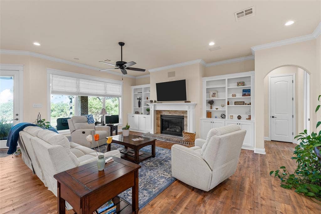 8305 Jonquil Drive, Waco, TX 76708 8305 Jonquil Drive, Waco, TX 76708