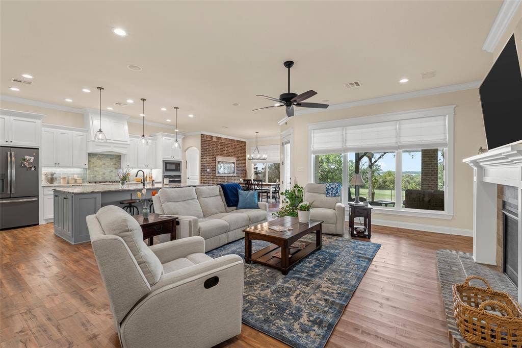 8305 Jonquil Drive, Waco, TX 76708 8305 Jonquil Drive, Waco, TX 76708