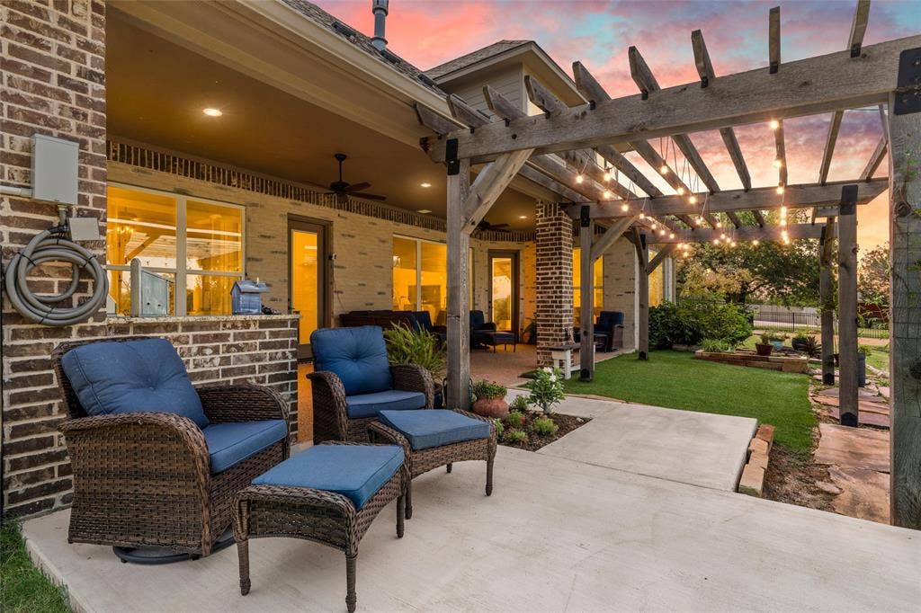 8305 Jonquil Drive, Waco, TX 76708 8305 Jonquil Drive, Waco, TX 76708