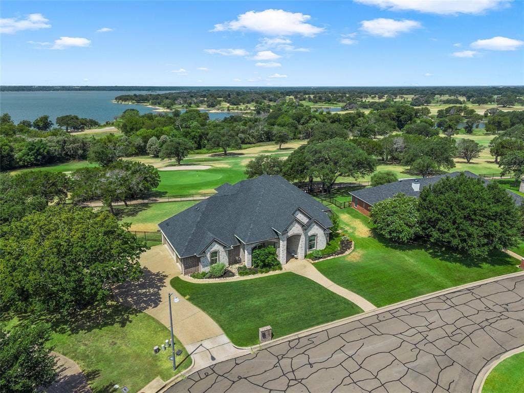 8305 Jonquil Drive, Waco, TX 76708 8305 Jonquil Drive, Waco, TX 76708