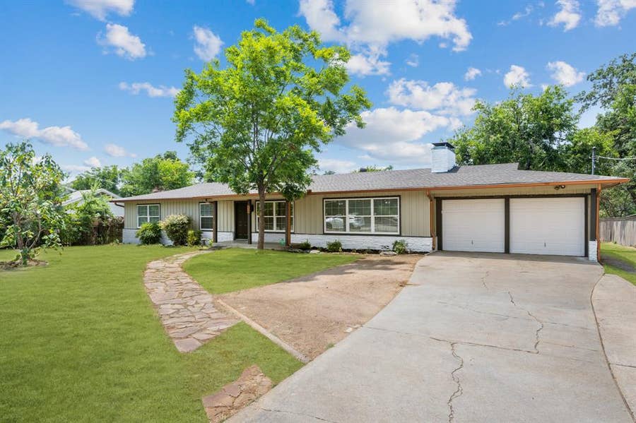 Property photo for 2320 N Edgewood Terrace, Fort Worth, TX