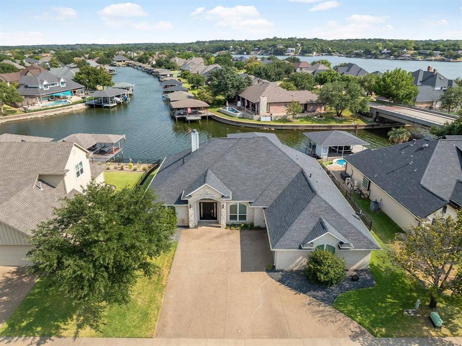 Property photo for 1003 Cliff Swallow Drive, Granbury, TX