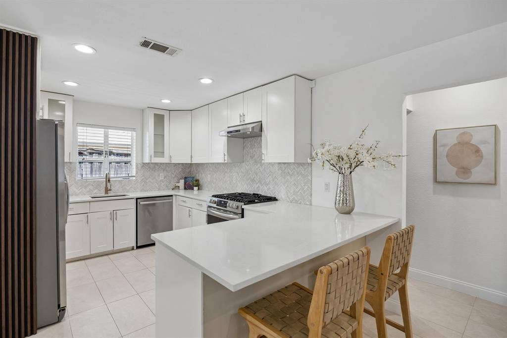 7223 Edgerton Drive, Dallas, TX 75231 7223 Edgerton Drive, Dallas, TX 75231